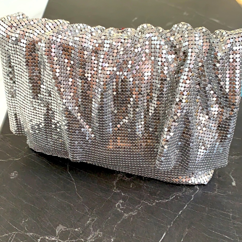 Mesh drape front bag w drape front & strap, silver